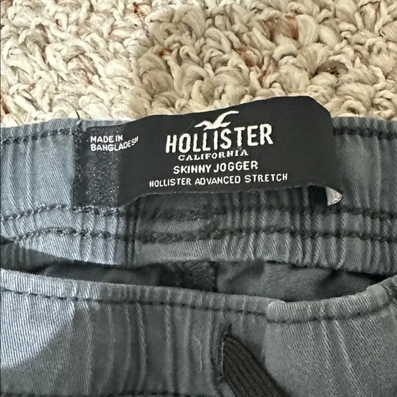 Hollister Men's Charcoal Cargo Pants - Picture 2 of 3